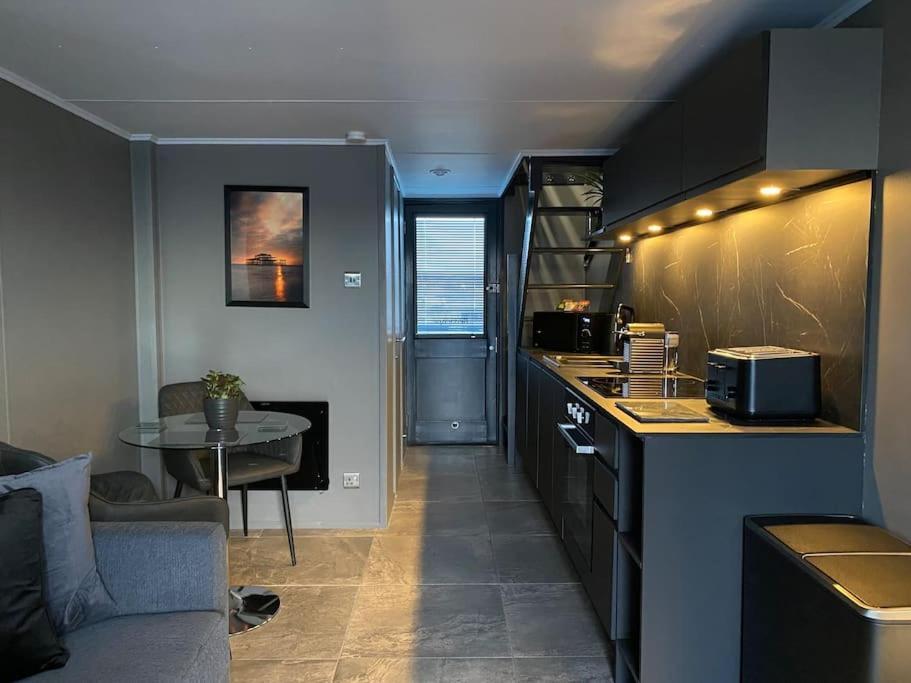 Seascape - Floating Home At Brighton Marina With Free Parking Exterior foto