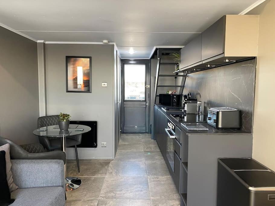 Seascape - Floating Home At Brighton Marina With Free Parking Exterior foto