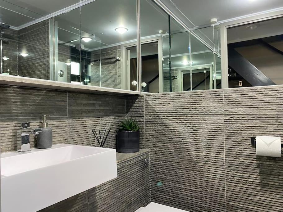 Seascape - Floating Home At Brighton Marina With Free Parking Exterior foto