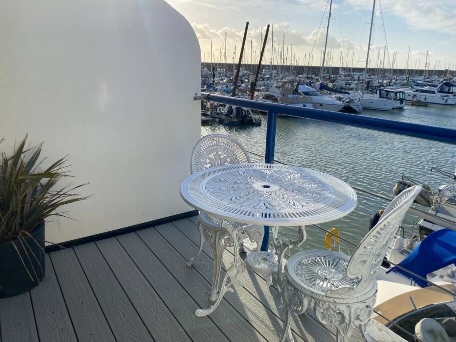 Seascape - Floating Home At Brighton Marina With Free Parking Exterior foto